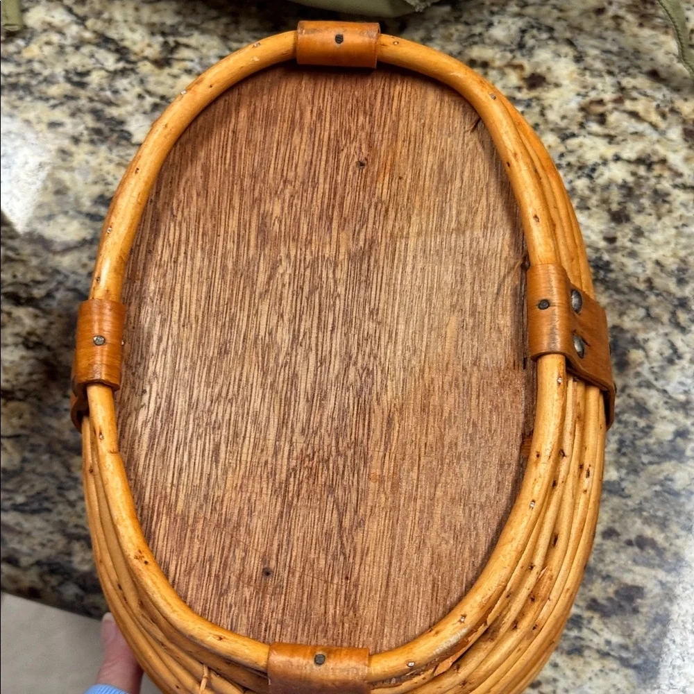 Baskets Oval Rustic Brown Wicker Baskets Set and 1 Green Leaf Liner
